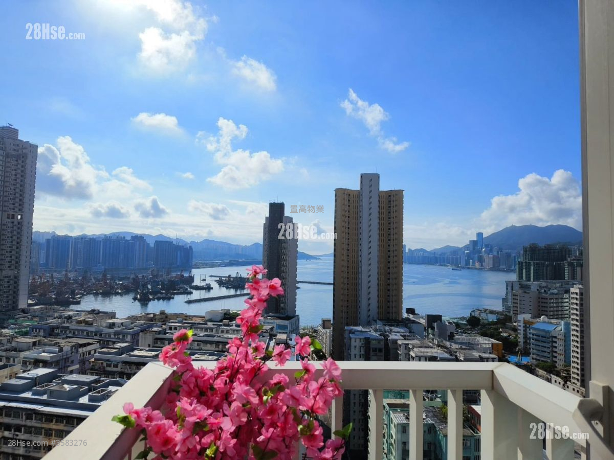City Hub Sell 2 Bedrooms , 1 Bathroom 536 ft² ( 49.8 m² )