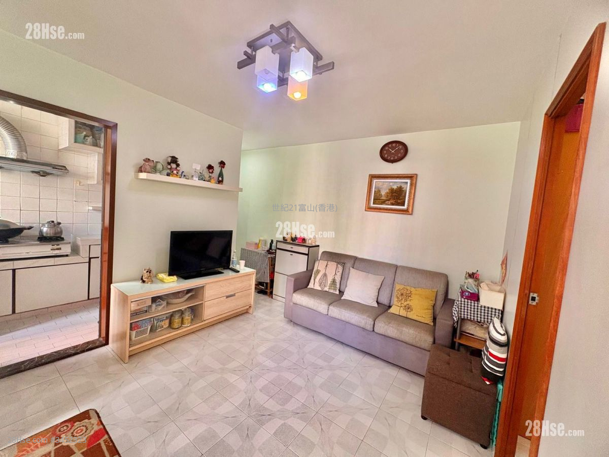 Lower Wong Tai Sin Estate Sell 2 Bedrooms , 1 Bathroom 357 ft² ( 33.2 m² )