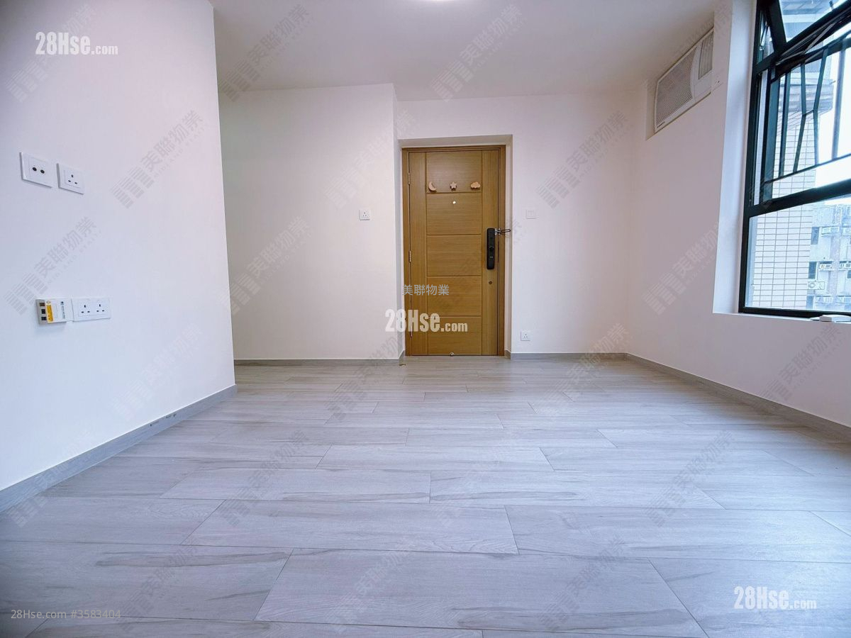 Kar Wun Court Sell 2 Bedrooms , 1 Bathroom 352 ft² ( 32.7 m² )