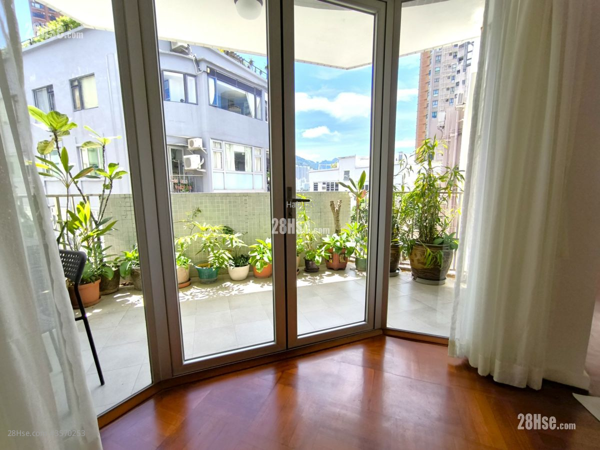 Royal Villa Sell 2 Bedrooms , 2 Bathrooms 1,332 ft² ( 123.7 m² )