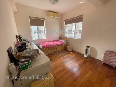 Summit Court Sell 3 Bedrooms , 3 Bathrooms 1,407 ft² ( 130.7 m² )