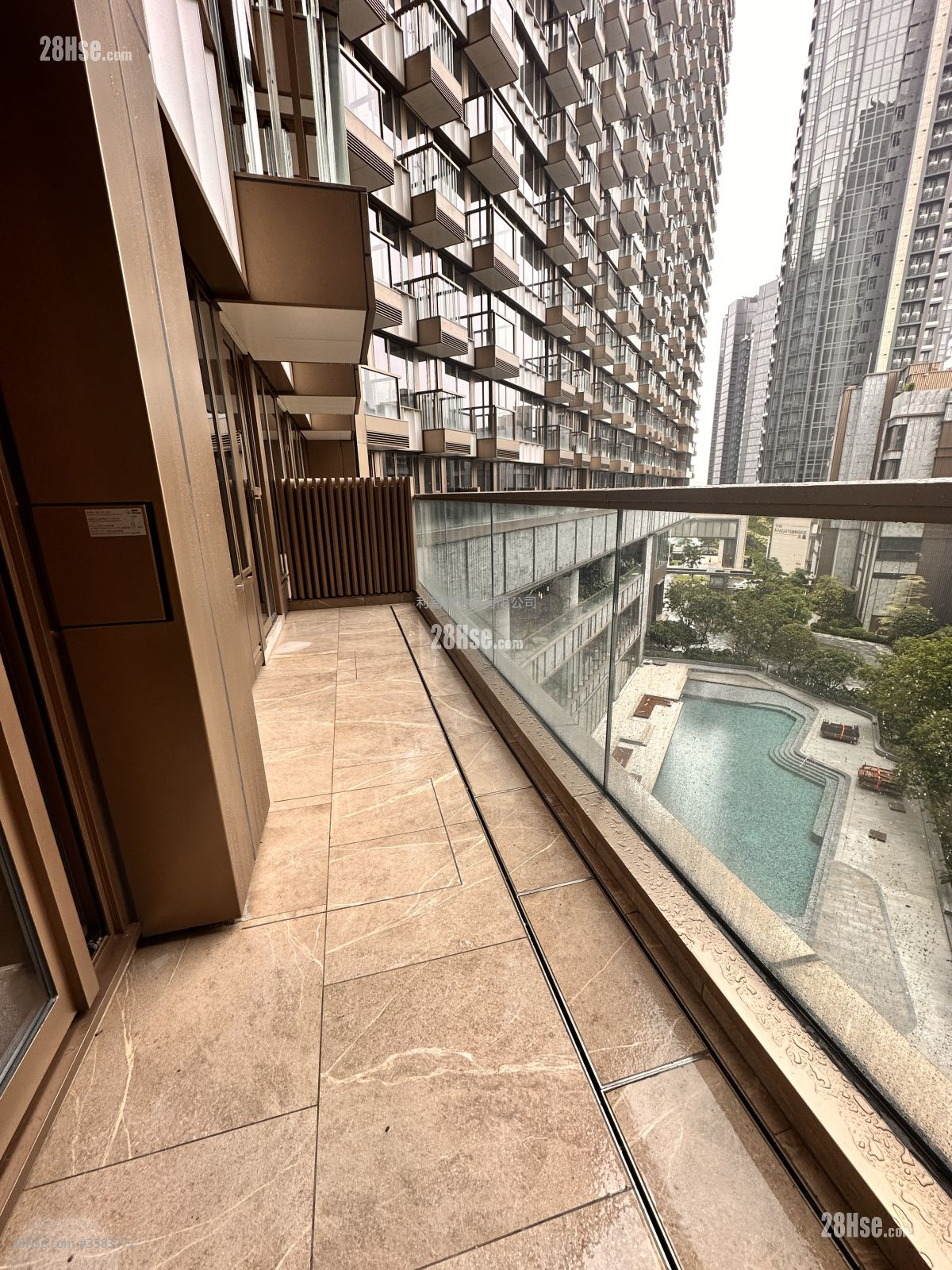 Pano Harbour Rental 539 ft² ( 50.1 m² )