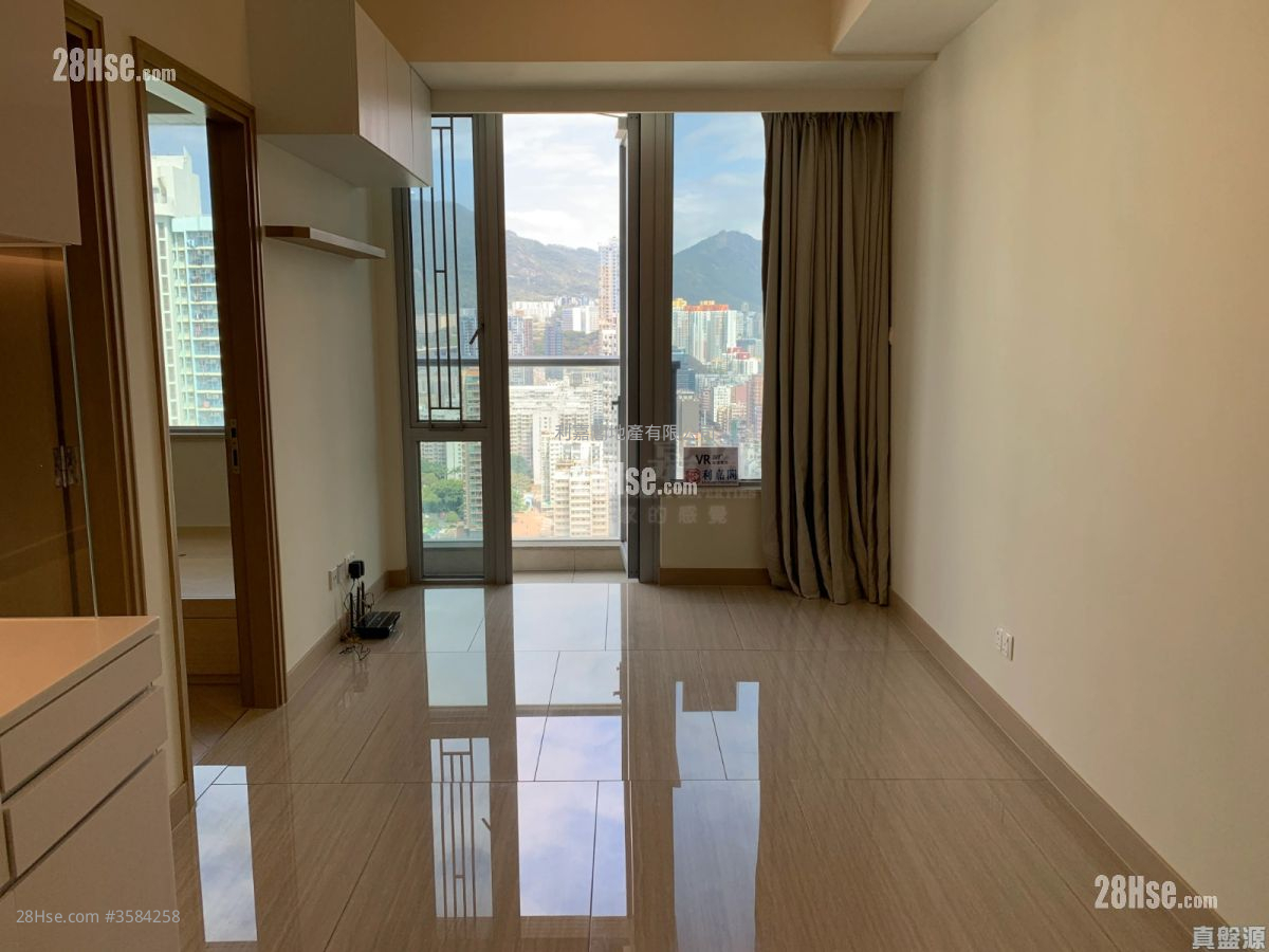 Cullinan West Sell 2 Bedrooms 440 ft² ( 40.9 m² )