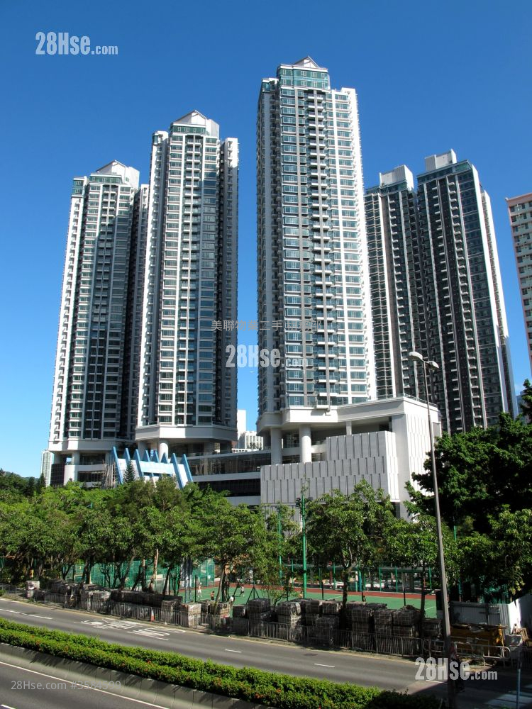 Lions Rise Sell 3 Bedrooms , 2 Bathrooms 715 ft² ( 66.4 m² )