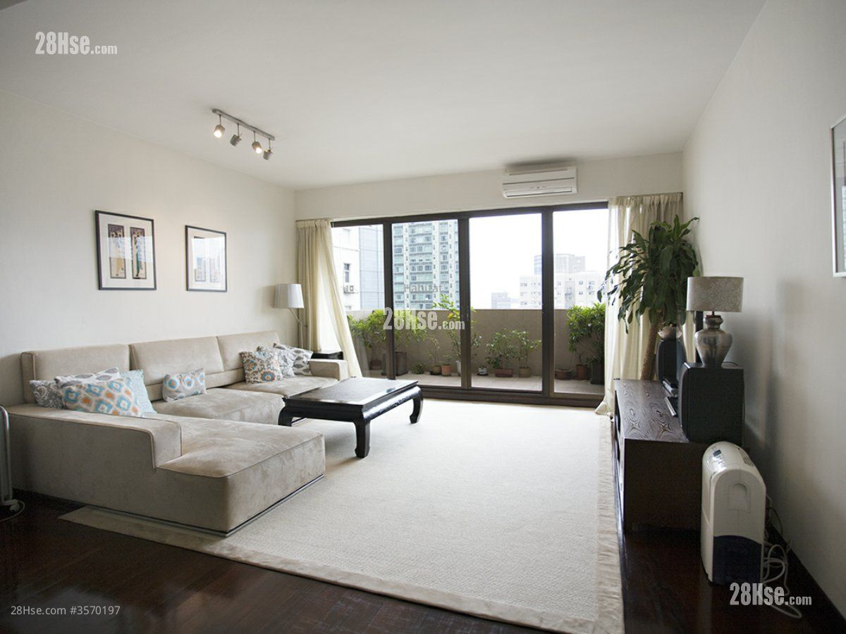 Man Yuen Sell 3 Bedrooms , 2 Bathrooms 1,669 ft² ( 155.1 m² )