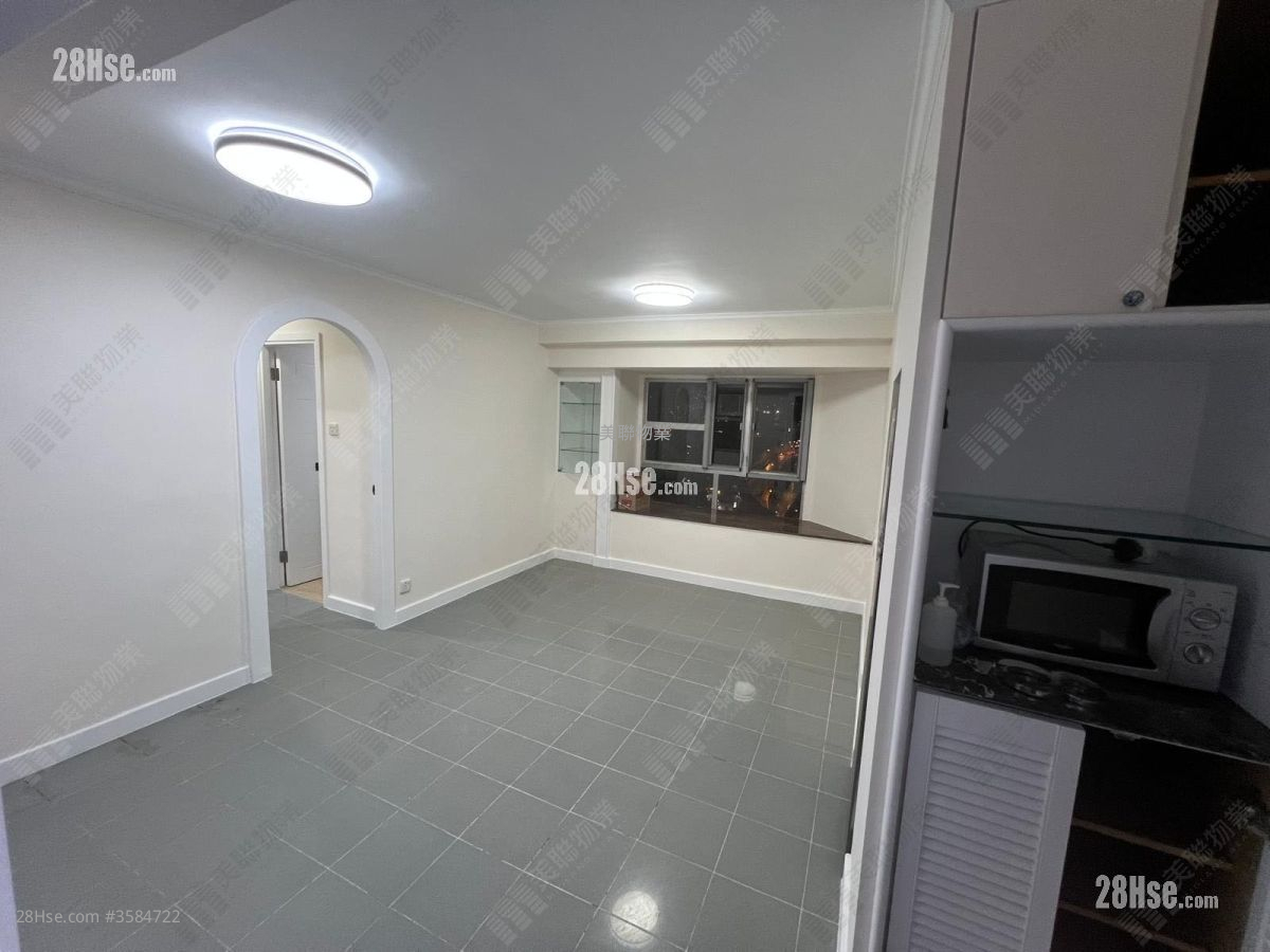 Hilton Plaza Rental 475 ft² ( 44.1 m² )