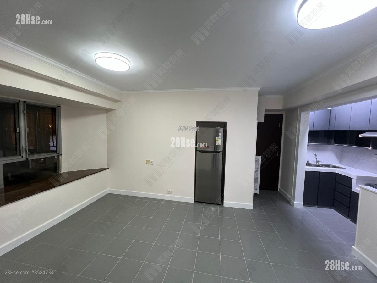 Hilton Plaza Rental 3 Bedrooms , 1 Bathroom 475 ft² ( 44.1 m² )
