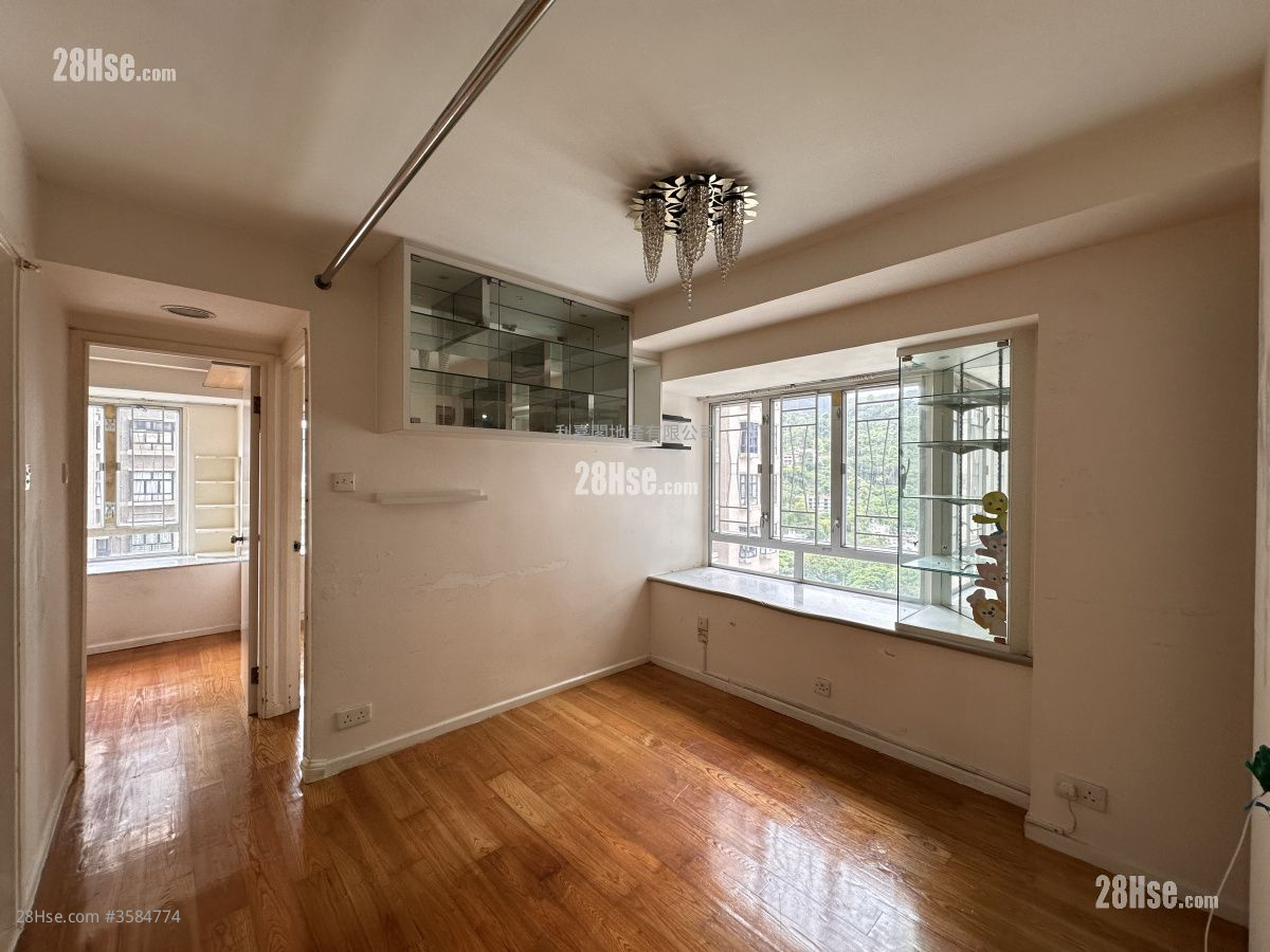 Hilton Plaza Rental 2 Bedrooms , 1 Bathroom 412 ft² ( 38.3 m² )