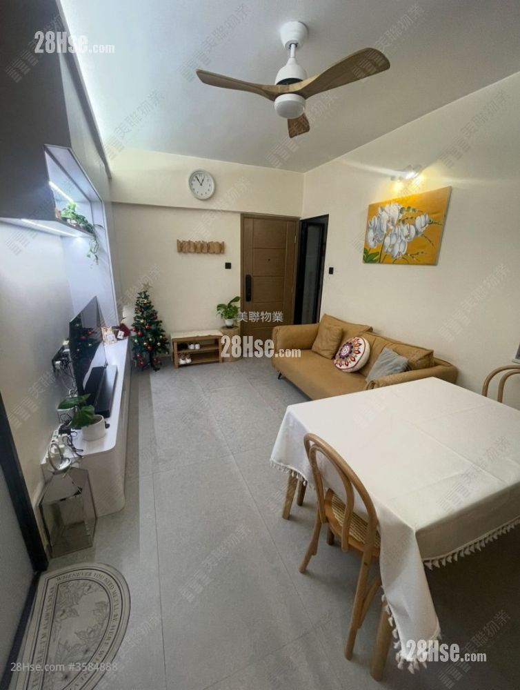 Kwai Fong Terrace Sell 3 Bedrooms , 1 Bathroom 473 ft² ( 43.9 m² )