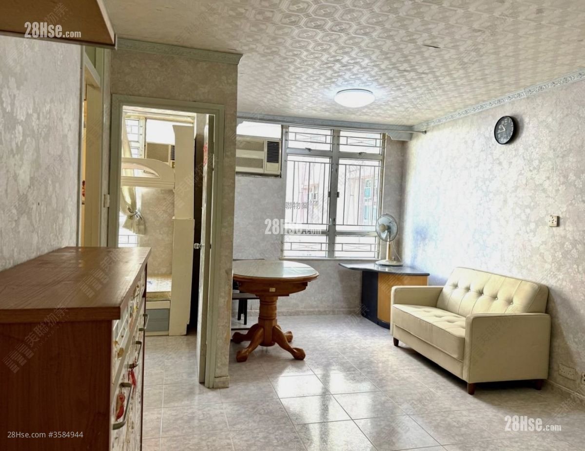 Yu Tung Court Sell 2 Bedrooms , 1 Bathroom 539 ft² ( 50.1 m² )
