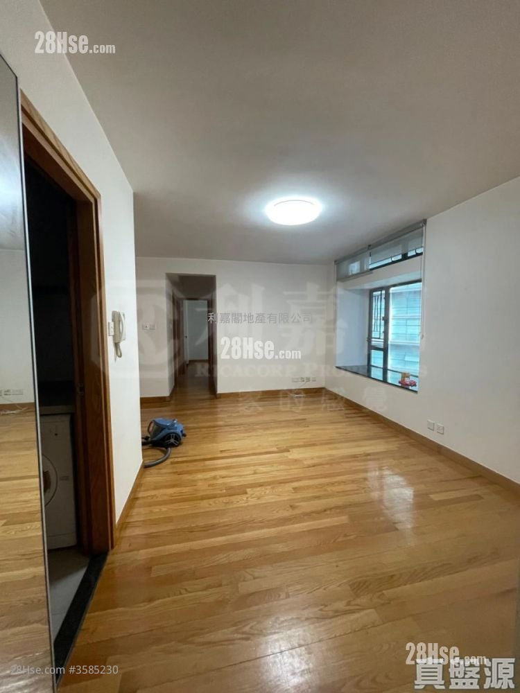 Hollywood Terrace Sell 3 Bedrooms , 1 Bathroom 705 ft² ( 65.5 m² )