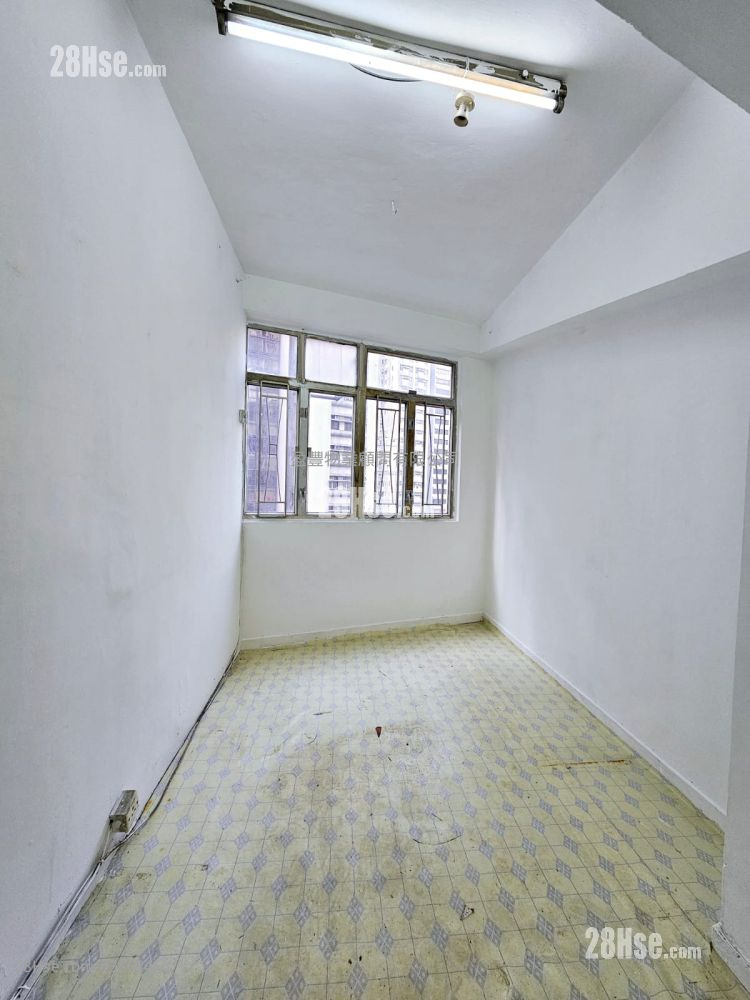 Yau Kwong Building Sell 3 Bedrooms , 1 Bathroom 568 ft² ( 52.8 m² )