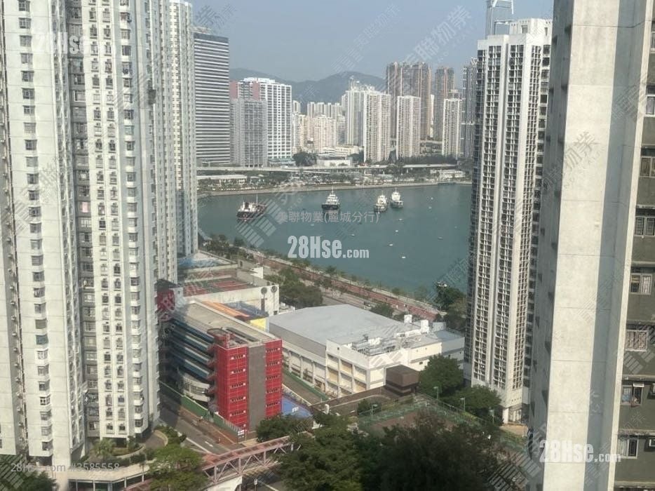 Greenview Court Sell 3 Bedrooms , 2 Bathrooms 703 ft² ( 65.3 m² )