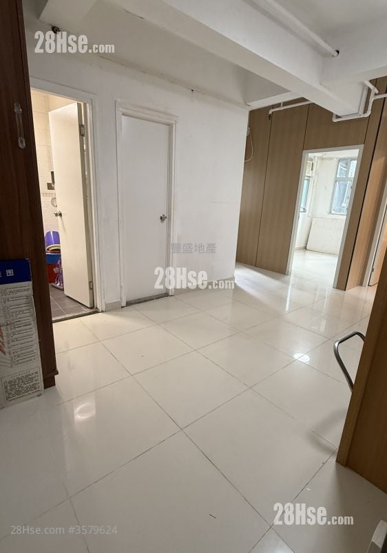 Ealing Court Rental 2 Bedrooms , 1 Bathroom 420 ft² ( 39.0 m² )