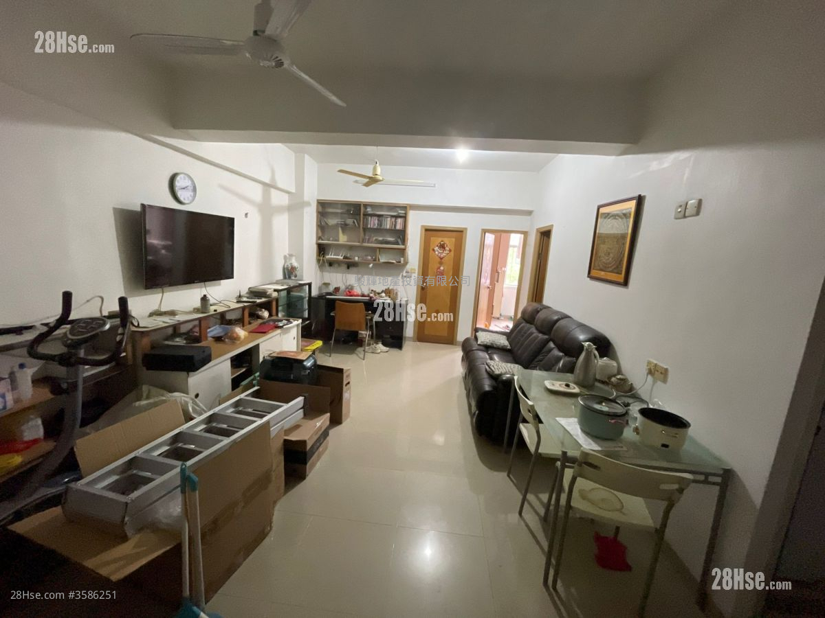 Kent Building Rental 3 Bedrooms , 1 Bathroom 676 ft² ( 62.8 m² )