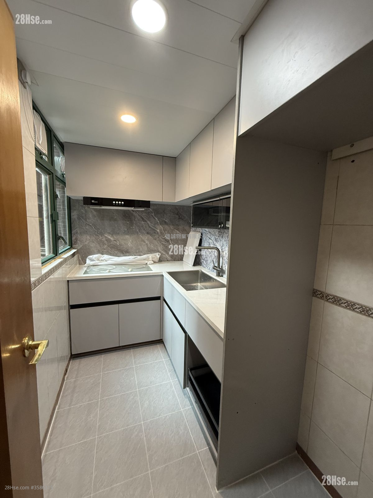 Horae Place Rental 2 Bedrooms , 1 Bathroom 393 ft² ( 36.5 m² )