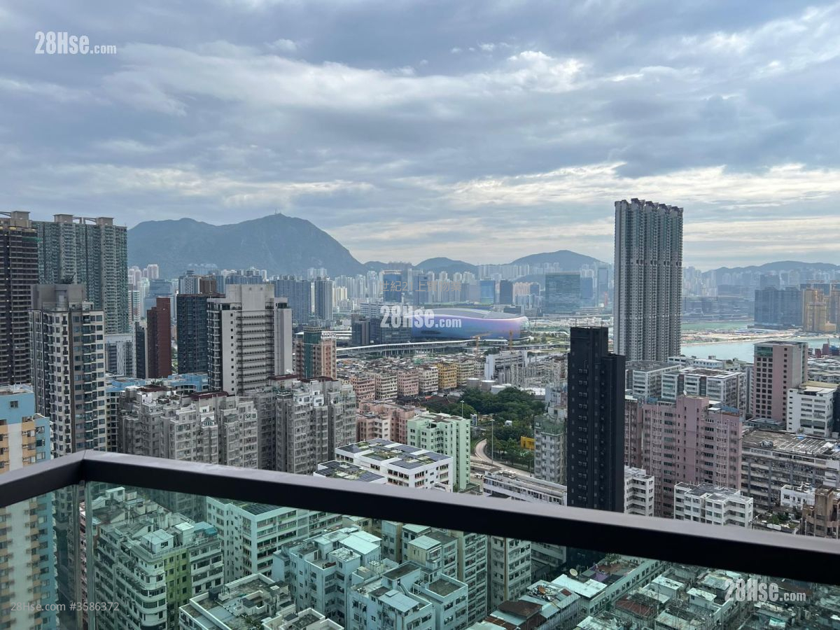 The Uptown Rental 3 Bedrooms , 2 Bathrooms 708 ft² ( 65.8 m² )