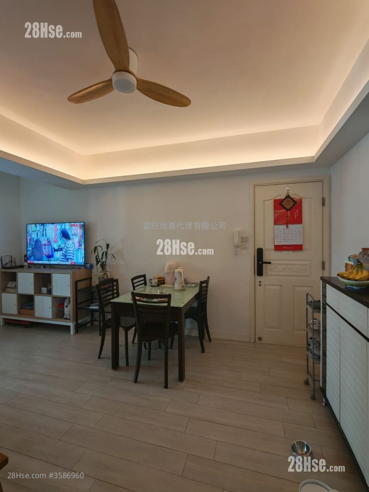 Lung Cheung Building Sell 3 Bedrooms , 1 Bathroom 598 ft² ( 55.6 m² )