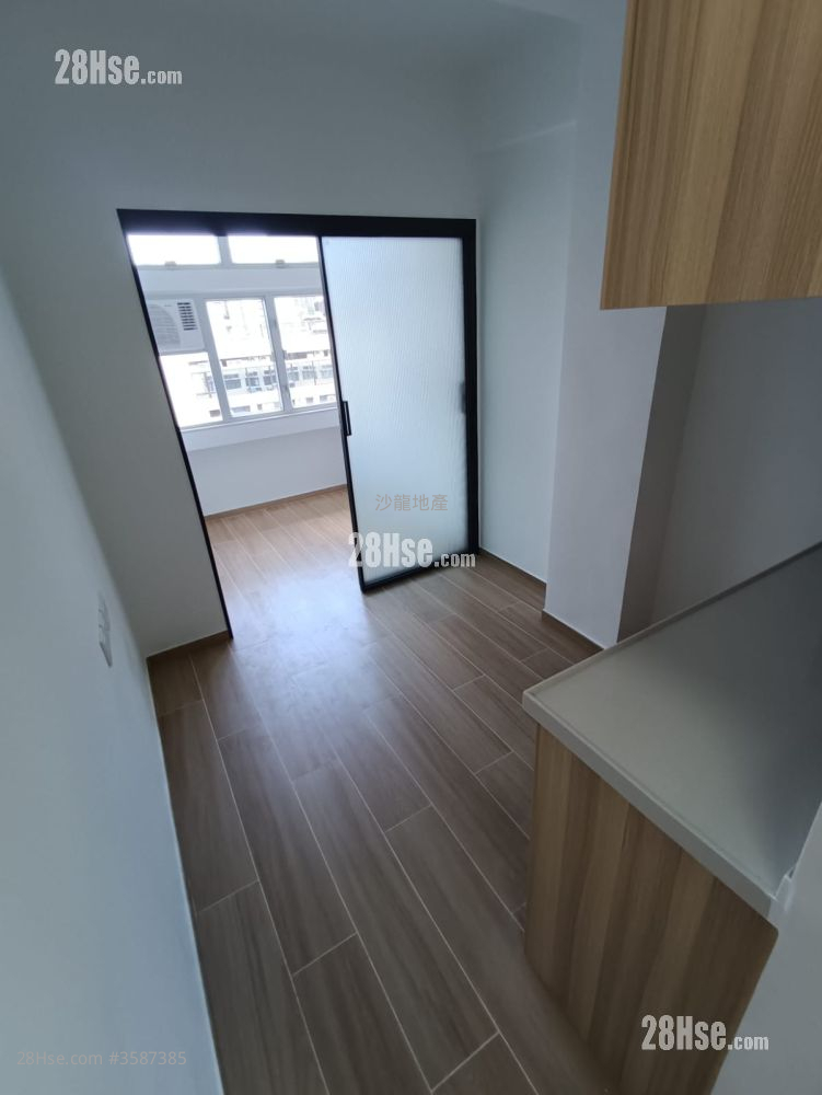 Sun Hing Building Rental 2 Bedrooms , 1 Bathroom 250 ft² ( 23.2 m² )