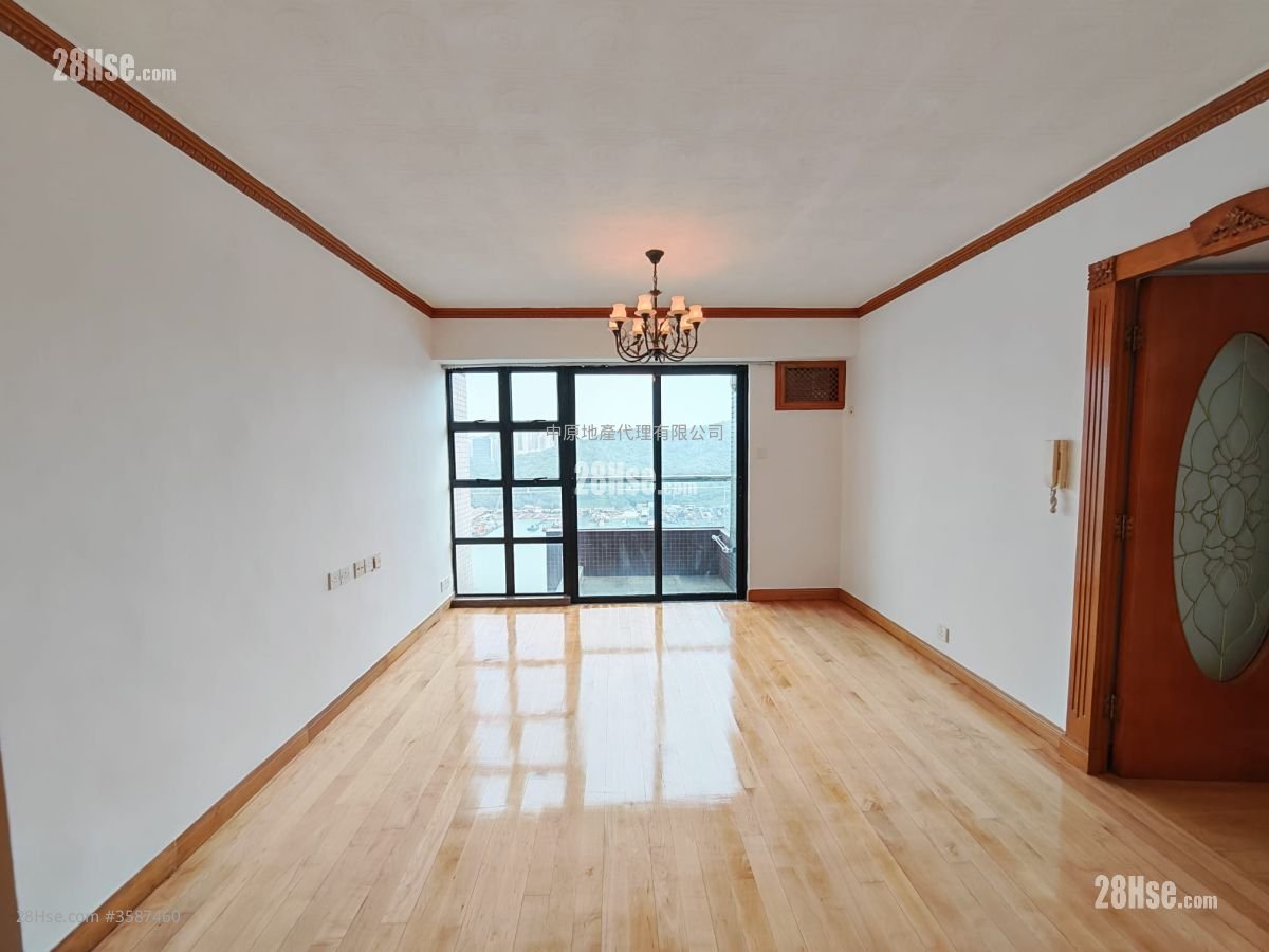Hanley Villa Rental 3 Bedrooms , 2 Bathrooms 733 ft² ( 68.1 m² )