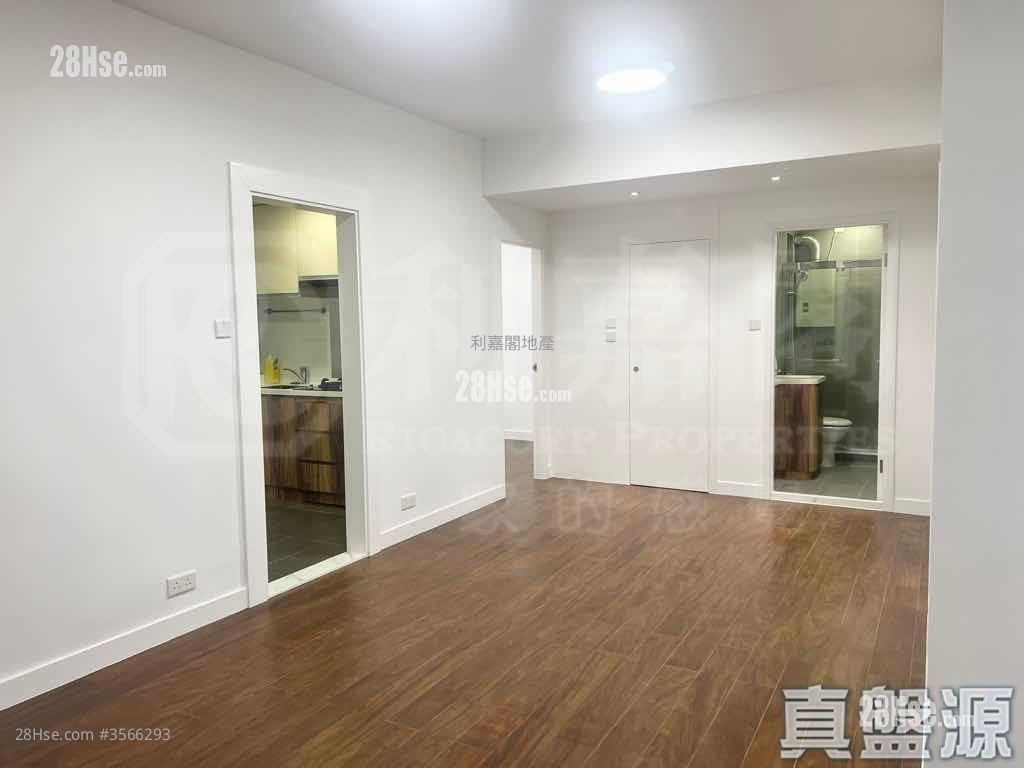 Coral Court Sell 3 Bedrooms , 2 Bathrooms 877 ft² ( 81.5 m² )