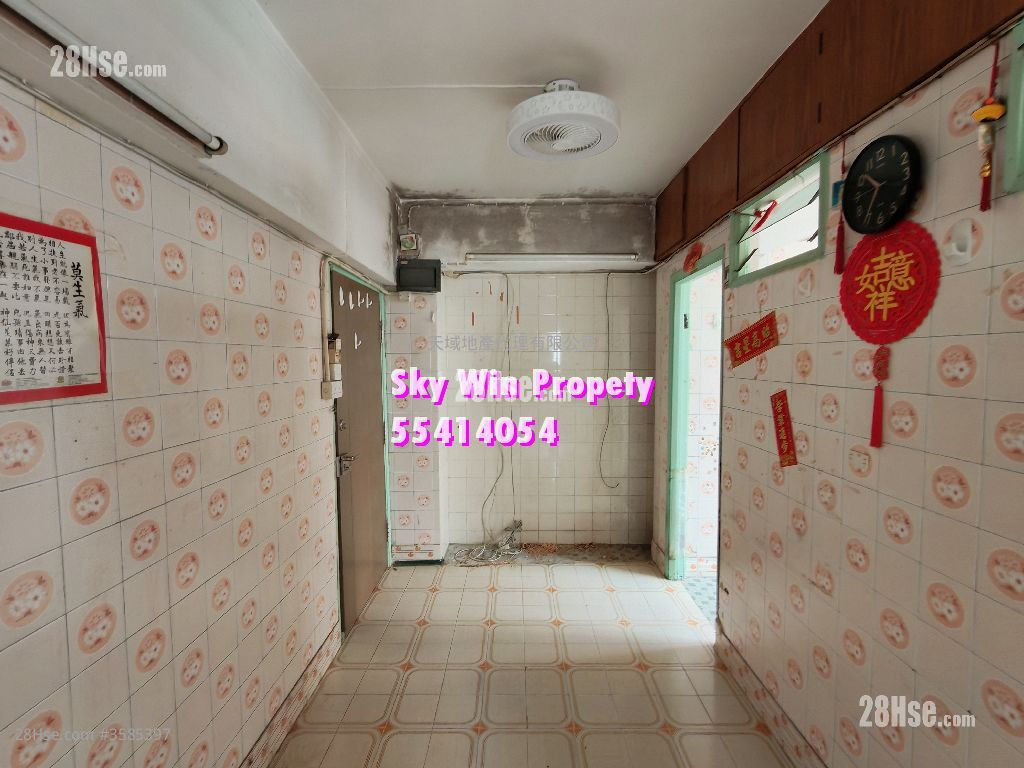 Fuk Wo Mansion Sell 3 Bedrooms , 1 Bathroom 330 ft² ( 30.7 m² )