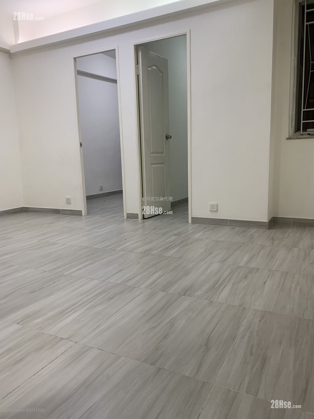 Dollar Mansion Rental 2 Bedrooms , 1 Bathroom 342 ft² ( 31.8 m² )