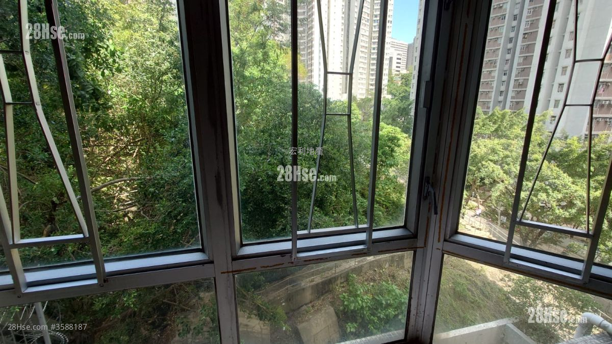 Koway Court Sell 3 Bedrooms , 1 Bathroom 503 ft² ( 46.7 m² )