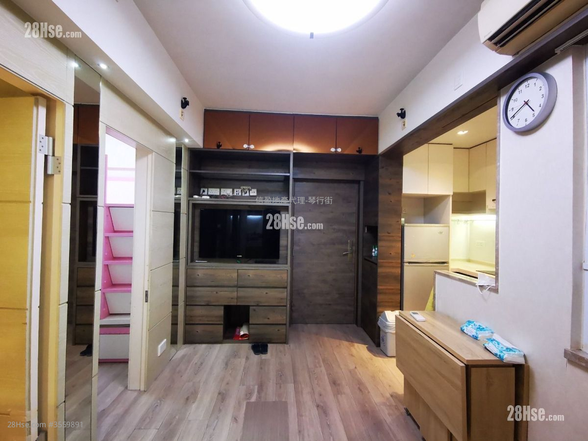 Aik San Mansion Rental 3 Bedrooms , 1 Bathroom 408 ft² ( 37.9 m² )