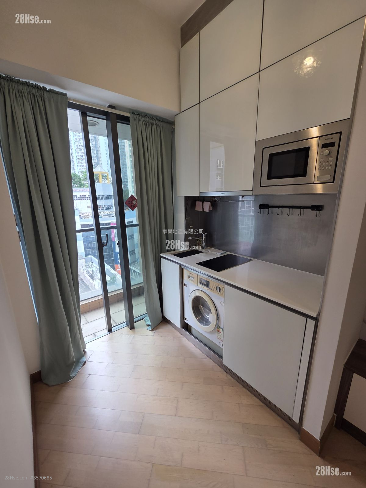 18 Upper East Sell 1 Bedroom , 1 Bathroom 307 ft² ( 28.5 m² )