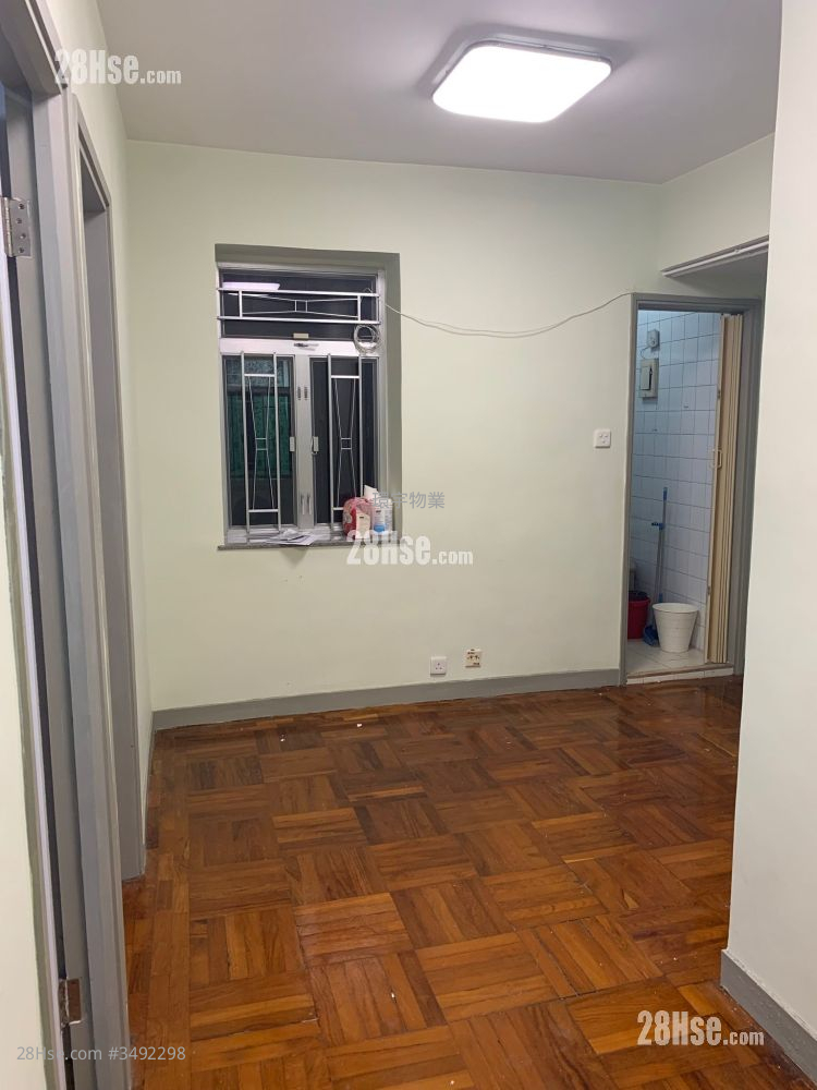 Fou Wah Centre Rental 2 Bedrooms , 1 Bathroom 355 ft² ( 33.0 m² )