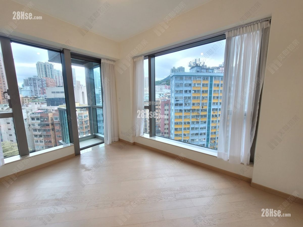 Grand Central Sell 3 Bedrooms 880 ft² ( 81.8 m² ) Grand Central Sell 3 Bedrooms 880 ft² ( 81.8 m² )