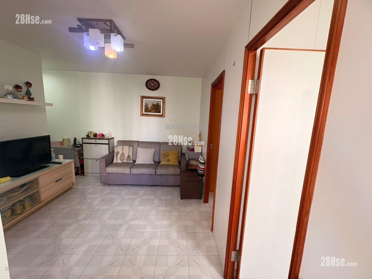 Lower Wong Tai Sin Estate Sell 2 Bedrooms , 1 Bathroom 357 ft² ( 33.2 m² )