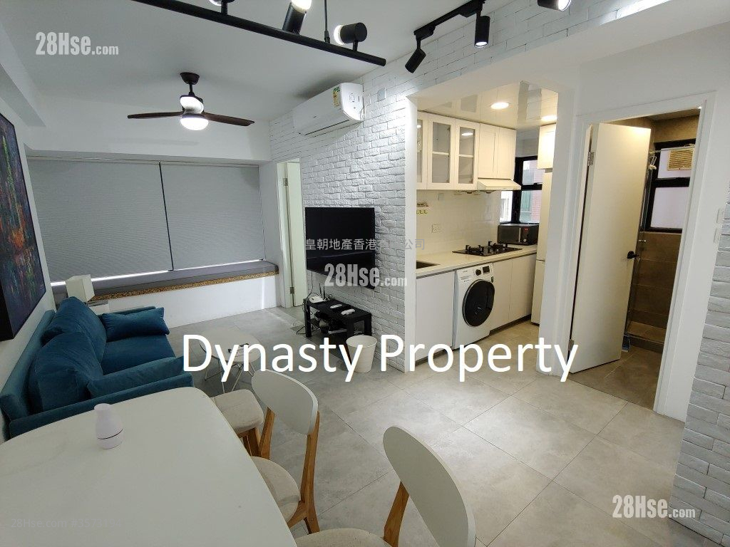 Queen's Terrace Rental 2 Bedrooms , 1 Bathroom 393 ft² ( 36.5 m² )