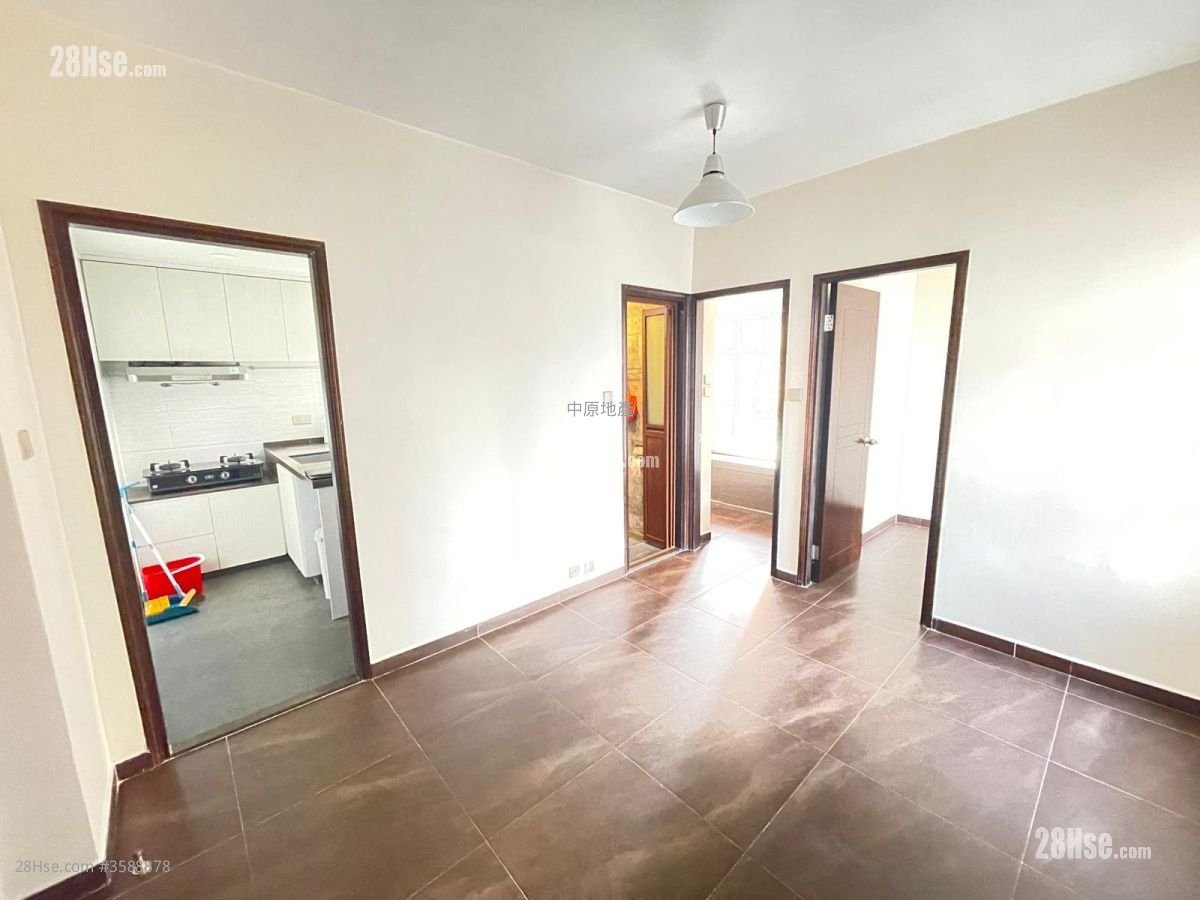 Tuen Mun Town Plaza Sell 2 Bedrooms , 1 Bathroom 325 ft² ( 30.2 m² )
