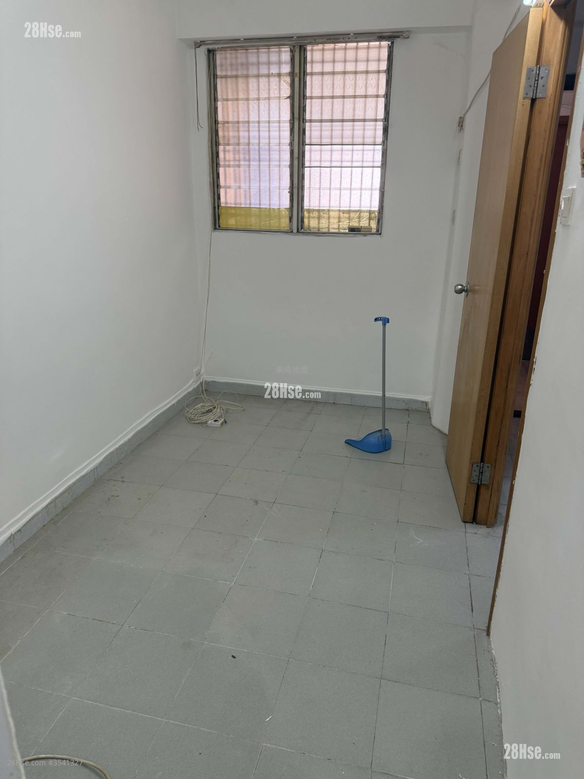 Wongs Building Rental Studio , 1 Bathroom 100 ft² ( 9.3 m² )
