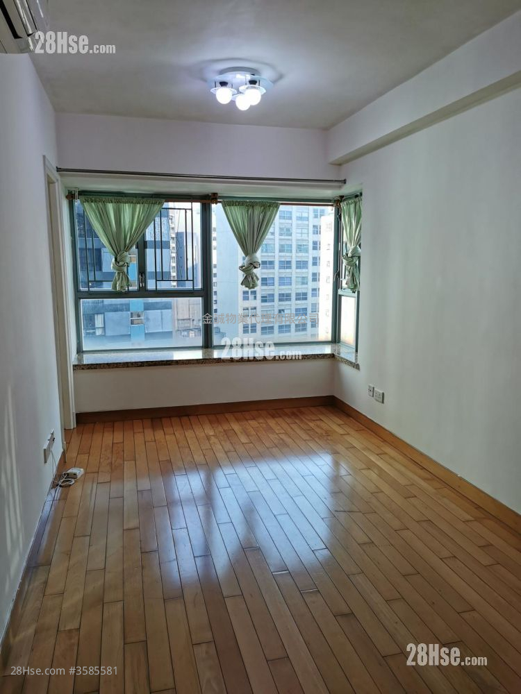 Queen's Terrace Rental 2 Bedrooms , 1 Bathroom 393 ft² ( 36.5 m² )