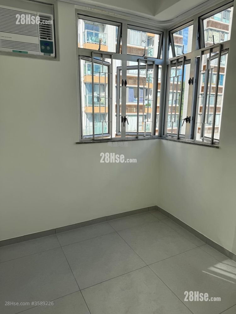 Merlin Centre Rental 2 Bedrooms , 1 Bathroom 260 ft² ( 24.2 m² )