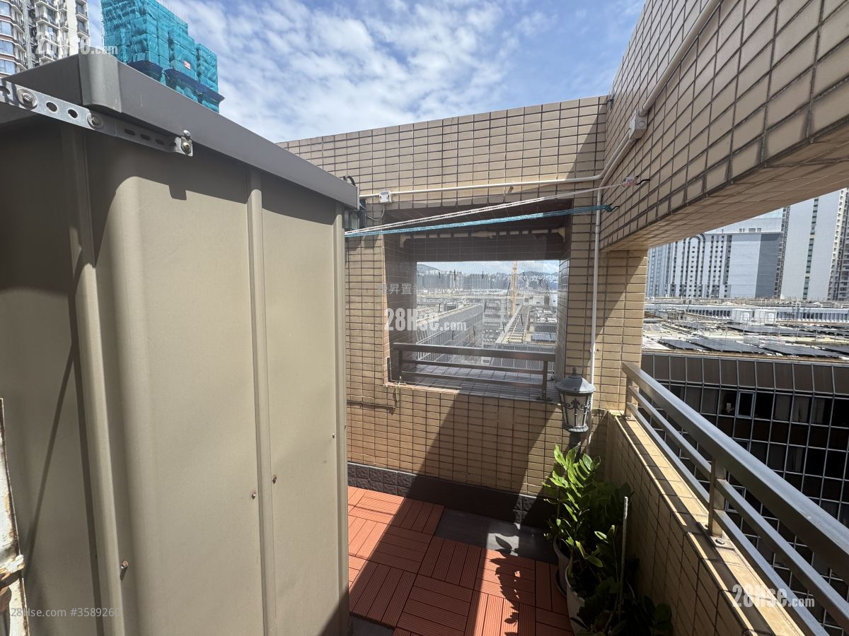 Greenland Court Sell 2 Bedrooms , 1 Bathroom 352 ft² ( 32.7 m² )