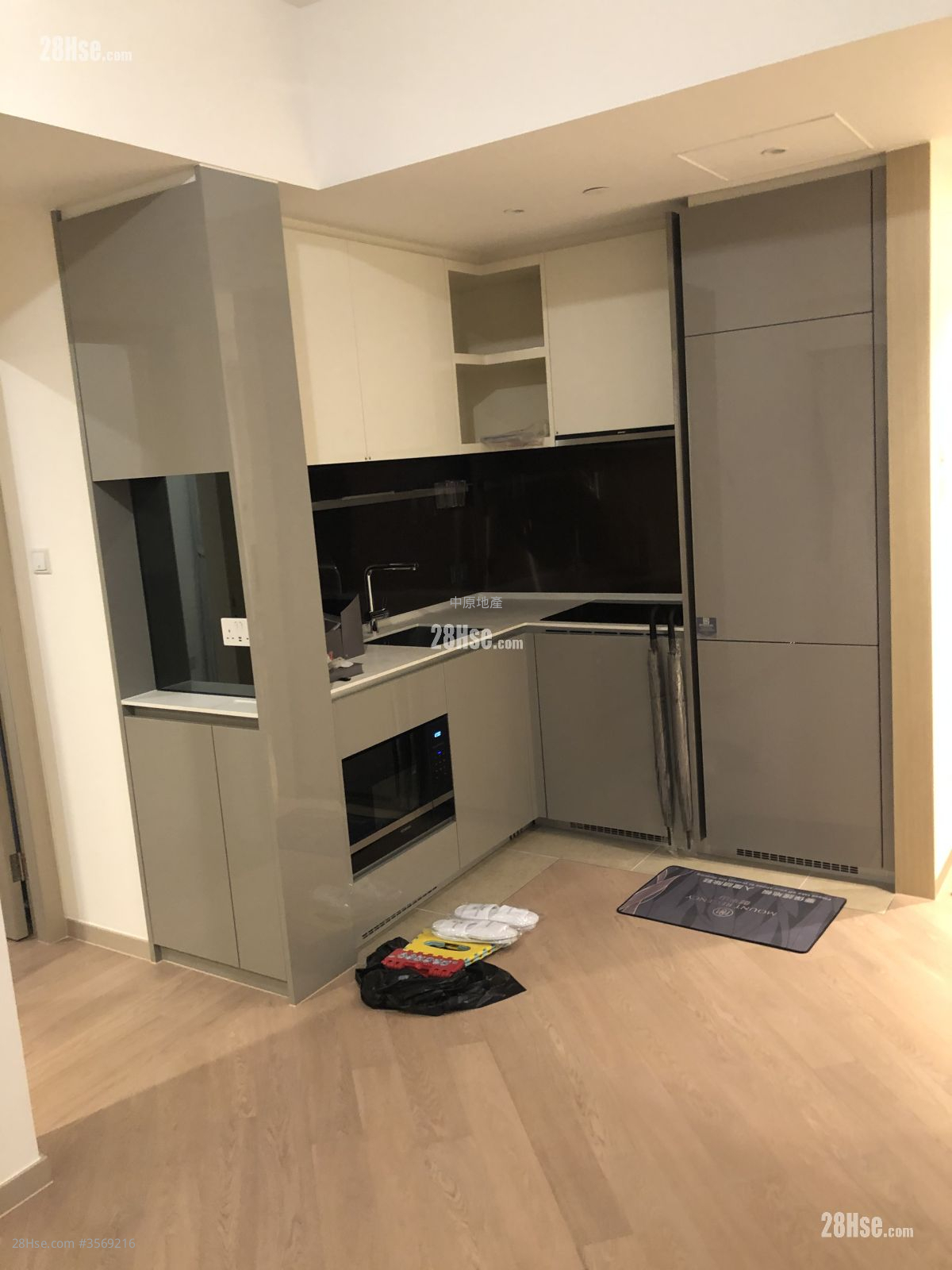 Mount Regency Rental 2 Bedrooms , 1 Bathroom 399 ft² ( 37.1 m² )