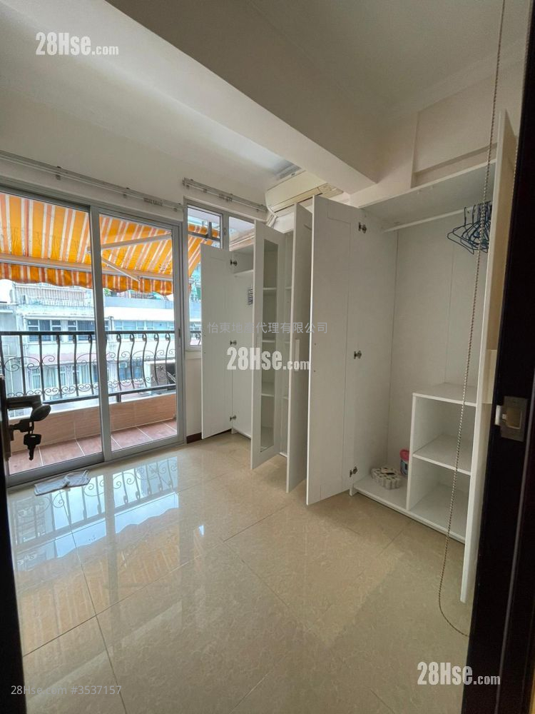 Golden Jubilee House Sell 3 Bedrooms , 2 Bathrooms 570 ft² ( 53.0 m² )