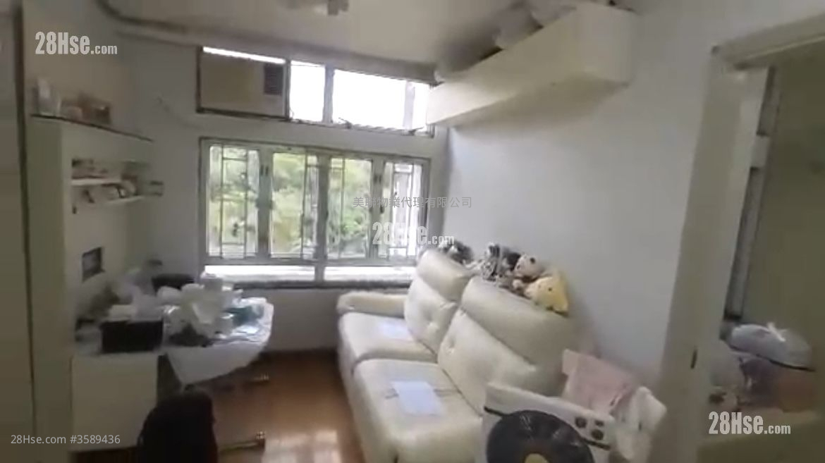 Yee Nga Court Sell 2 Bedrooms , 1 Bathroom 401 ft² ( 37.3 m² )