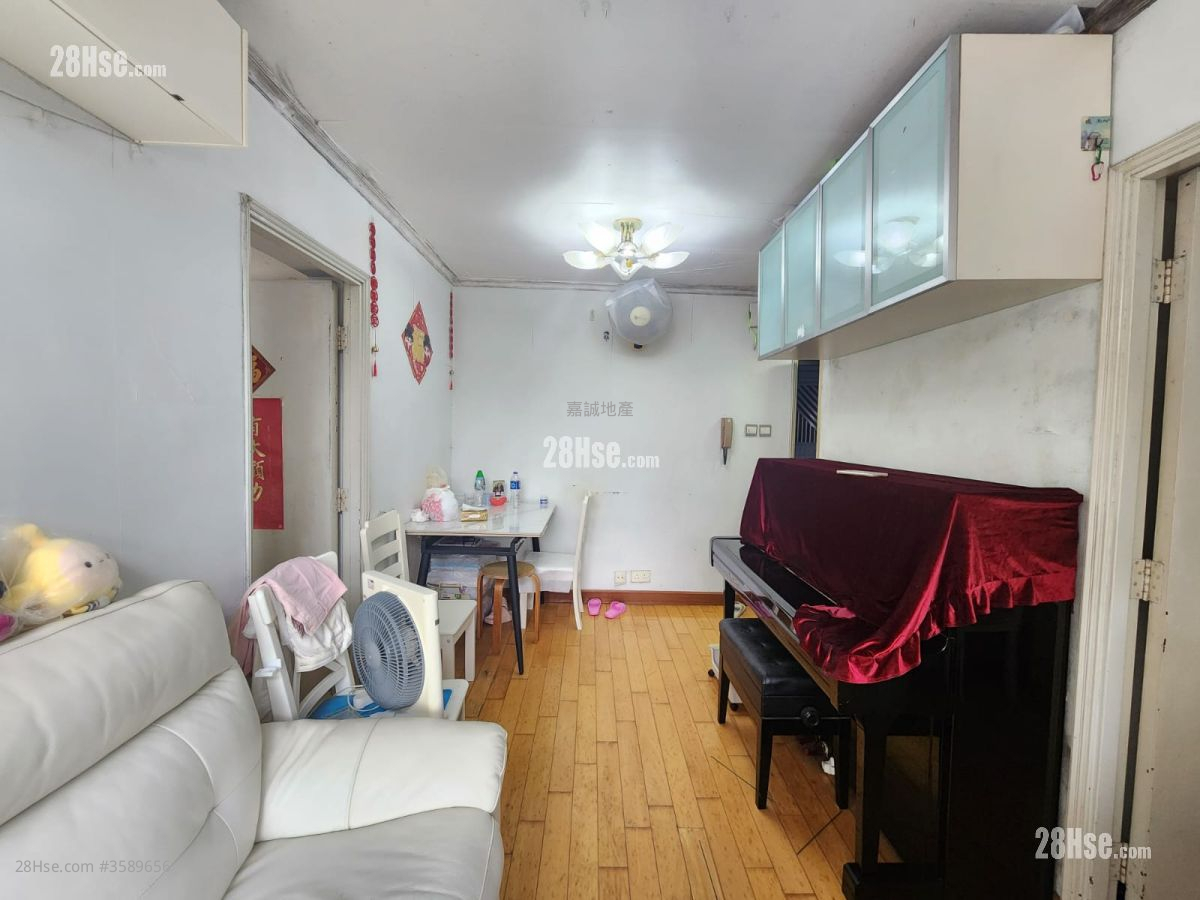 Yee Nga Court Sell 401 ft² ( 37.3 m² )