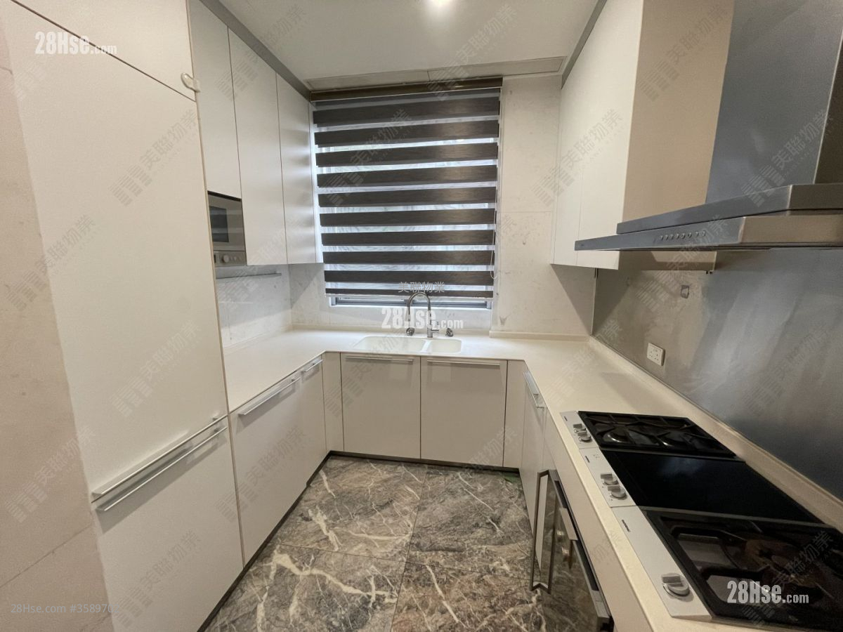 The Green Sell 3 Bedrooms , 2 Bathrooms 1,423 ft² ( 132.2 m² )