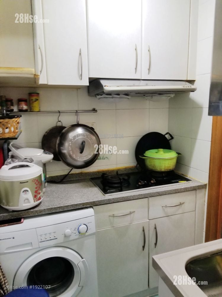 Po Pui Court Sell 2 Bedrooms , 1 Bathroom 401 ft² ( 37.3 m² )