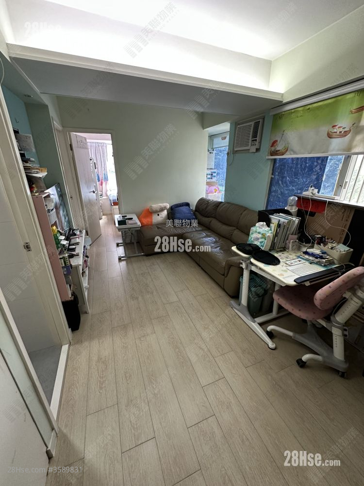 Waldorf Centre Sell 2 Bedrooms , 1 Bathroom 438 ft² ( 40.7 m² )