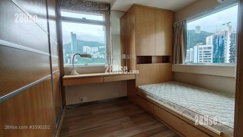 Oi Kwan Court Sell 1 Bedroom , 1 Bathroom 384 ft² ( 35.7 m² )