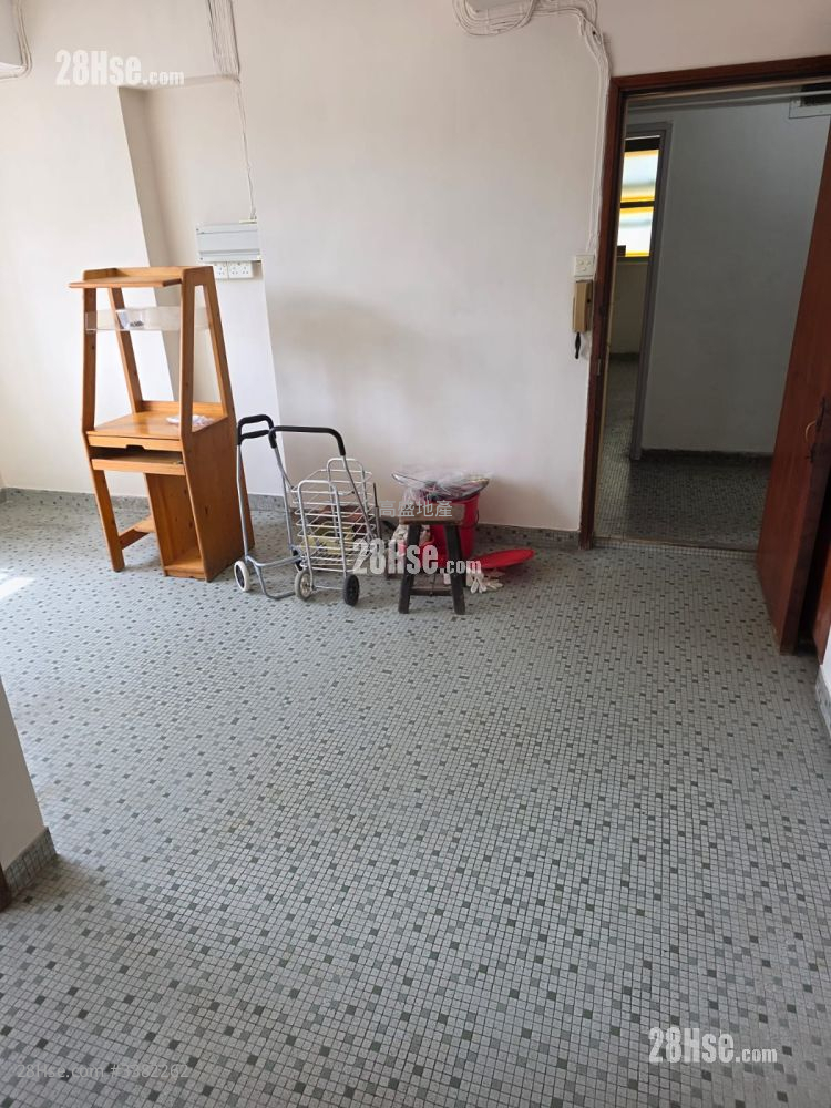 Cheung Hong Building Sell 2 Bedrooms , 1 Bathroom 337 ft² ( 31.3 m² )