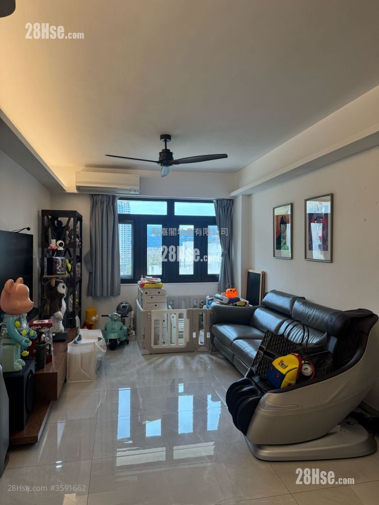 Woodcrest Hill Sell 3 Bedrooms , 2 Bathrooms 936 ft² ( 87.0 m² )