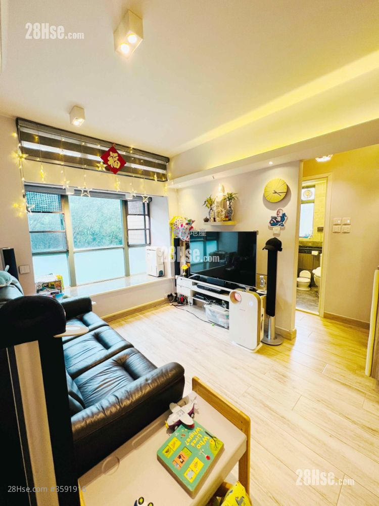 Sea Crest Villa Sell 2 Bedrooms , 1 Bathroom 435 ft² ( 40.4 m² )